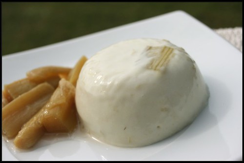 Panna cotta de rhubarbe au lait ribot
