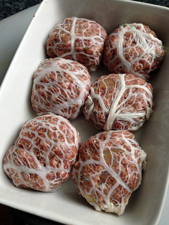 Faggots with onion gravy (crepinettes galloises de porc et foie)