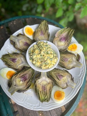 Artichauts sauce tartare aux oeufs